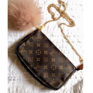 LOUIS VUITTON Pochette Accessoire